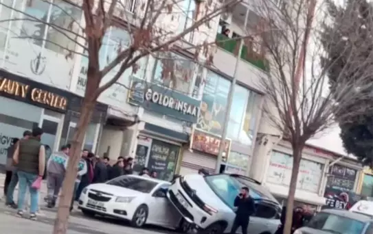 Mardin'de Kadın Öğretmene Araç Çarptı