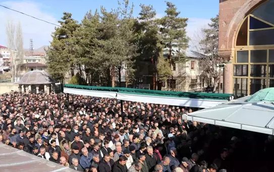 Oltu'da Motosiklet Kazası: 1 Ölü, 1 Yaralı