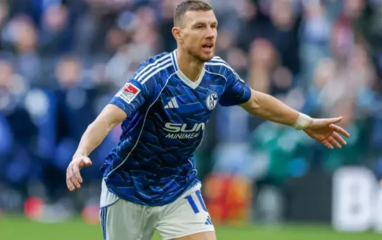 Durmak bilmiyor! Yaşın sadece bir sayı olduğunu ispat eden adam: Edin Dzeko