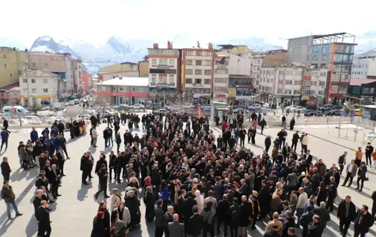 Bakan Yardımcısı Çelik Hakkari'den ayrıldı