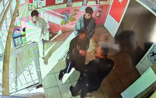 İki okul müdürüne birden saldırdı! O anlar kameralarda