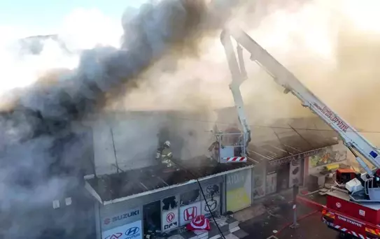 Buca'daki iş yeri yangını kontrol altına alındı