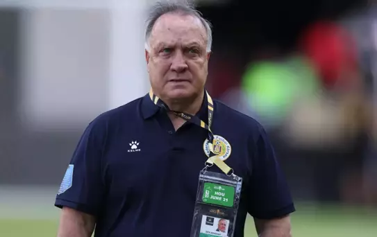 Dick Advocaat, Dünya Kupası'na götürerek ülke tarihine geçtiği takımdan istifa etti