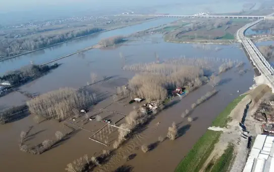 Edirne'de Nehir Taşkınları İle Tarihi Köprüler Kapandı
