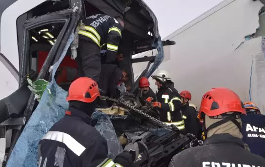 Erzurum'da Zincirleme Kaza: 20 Yaralı