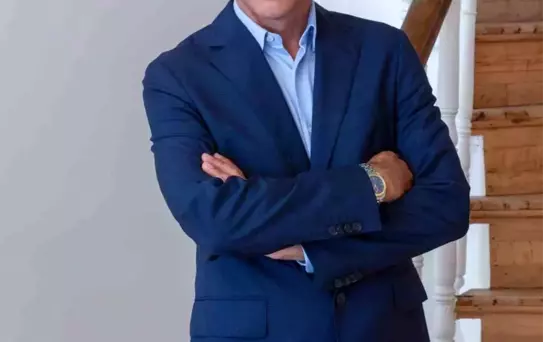 Eşini oyuncu Dolunay Soysert ile aldattığı iddia edilen Konda'nın sahibine 50 milyon TL tazminat talebi