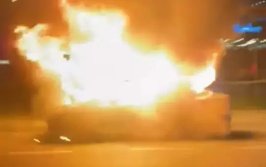 Kartal'da Seyir Halindeki Araç Yangını