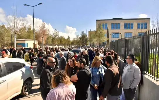 KKTC'de fiber optik protokolüne karşı Meclis önünde eylem