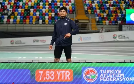 Timur Er, U18 Türkiye Rekoru Kırdı
