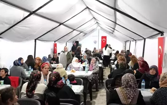 Başkan Bozkurt depremzedelerle iftarda buluştu
