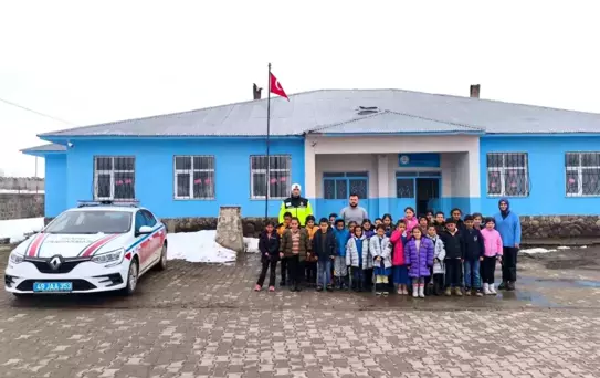 Muş'ta Öğrencilere Trafik Güvenliği Semineri