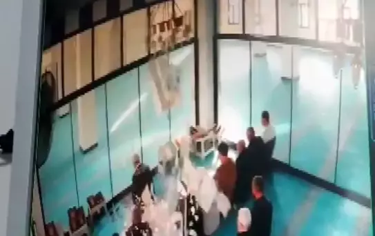 Cami Tavanı Cemaatin Üzerine Düştü