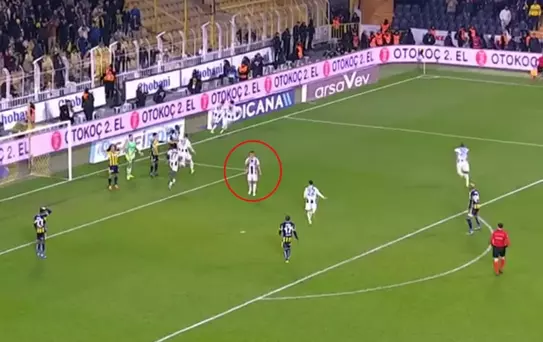 İrfan Can Kahveci'den maça damga vuran hareket