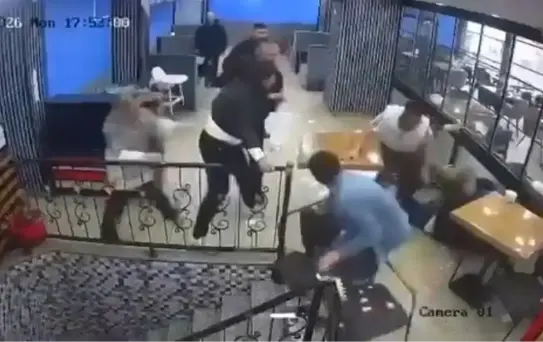 Bursa'da Kafe Buluşmasında Kavga