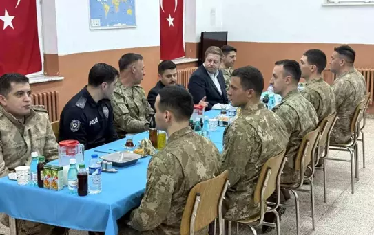 Özalp'ta Anlamlı İftar Programı