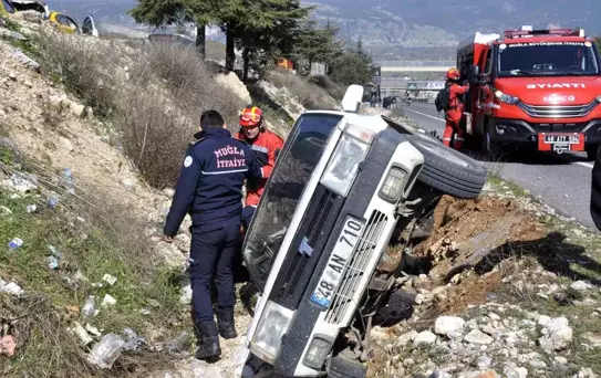 Kaza yapan Tofaş aracın içinde sıkışan vatandaşı itfaiye ekipleri kurtardı
