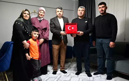 Yıldırım Belediye Başkanı Yılmaz, iftarda şehit er Samet Çaldır'ın ailesine misafir oldu
