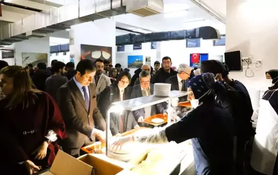 Rektör Emiroğlu İftar Programında Öğrencilerle Buluştu