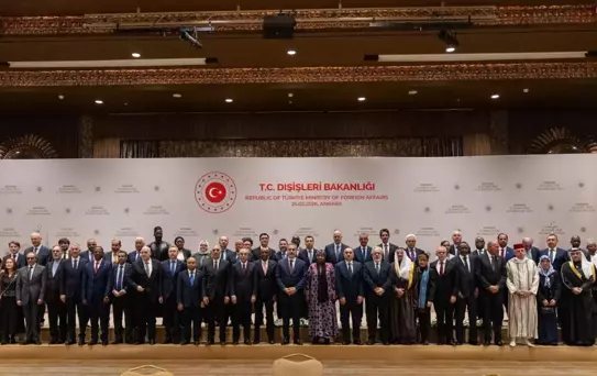 Hakan Fidan İİT Büyükeşleriyle İftar Düzenledi