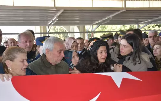 Balıkesir'de kaza kırıma uğrayan F-16 uçağının enkazı kaldırılıyor