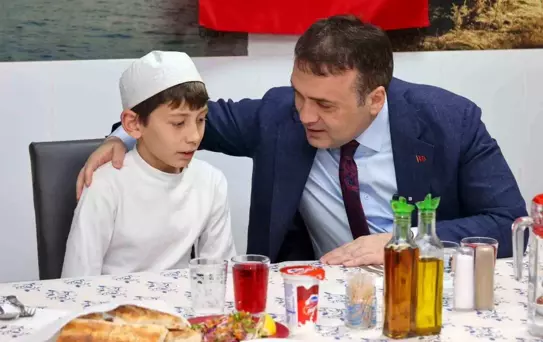 Vali Sözer, Hafızlık Öğrencileriyle İftar Yaptı