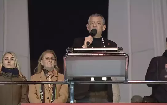 Özgür Özel'den Kritik Miting Konuşması