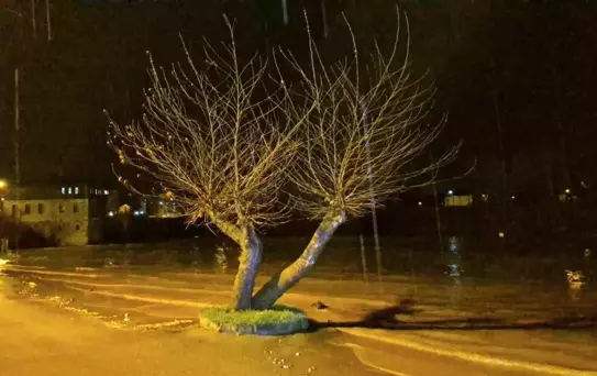 Bartın'da Yağmur ve Dolu Taşkına Neden Oldu