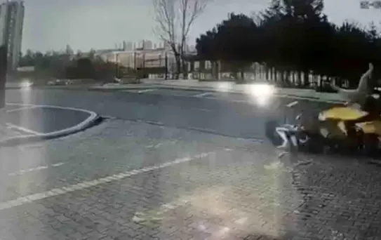 Başakşehir'de Motosiklet-Taksi Kazası