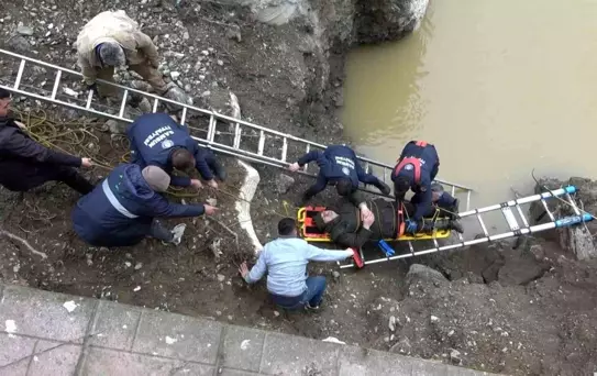 Köprüden Düşen Bisikletli Kurtarıldı