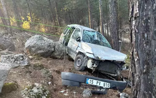 Bucak'ta Trafik Kazası: 3 Yaralı