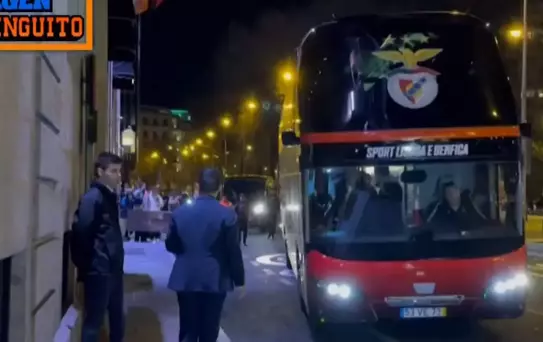 Cezalı Mourinho maçı bakın nereden izledi