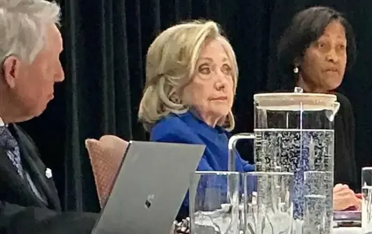 Hillary Clinton'ın Epstein ifadesinde kaos: Oturumdan fotoğraf sızdırıldı, duruşma durdu!