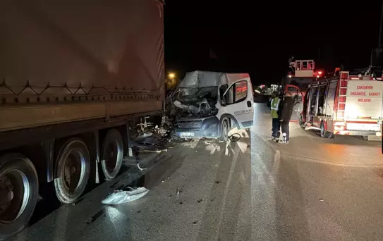 Eskişehir'de Kamyonet TIR'a Çarptı: 1 Yaralı