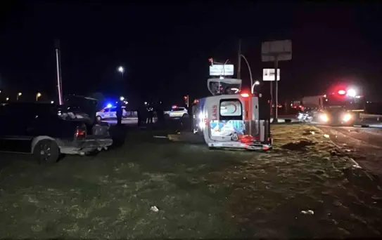 Manisa'da Otomobil ve Ambulans Çarpıştı