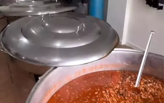 Patnos'ta belediyenin sıcak yemek hizmeti devam ediyor