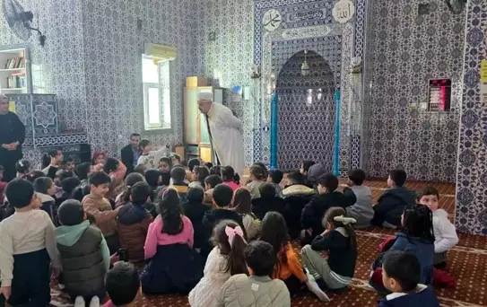 Anaokulu Öğrencileri Cami Ziyareti