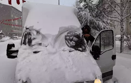 Leylekler Kar Altında Kaldı