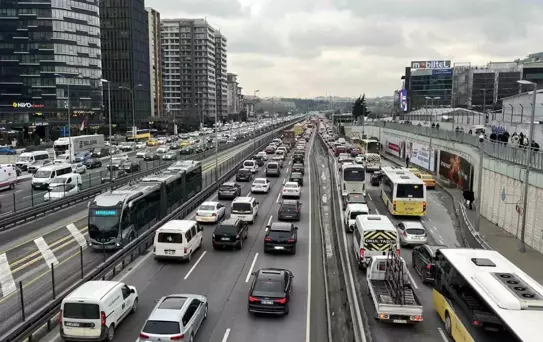 İstanbul'da iftar öncesi trafik yoğunluğu yüzde 87'e çıktı