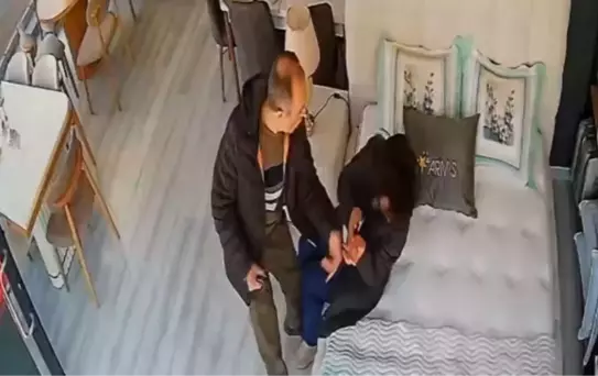 Bir de öğretmen olacak: Yaptığı rezilliği kamera böyle kaydetti