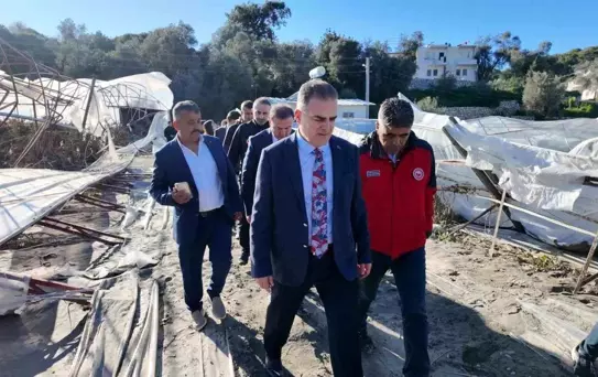 Vali Akbıyık, Seydikemer'de selden etkilenen çiftçilerle bir araya geldi