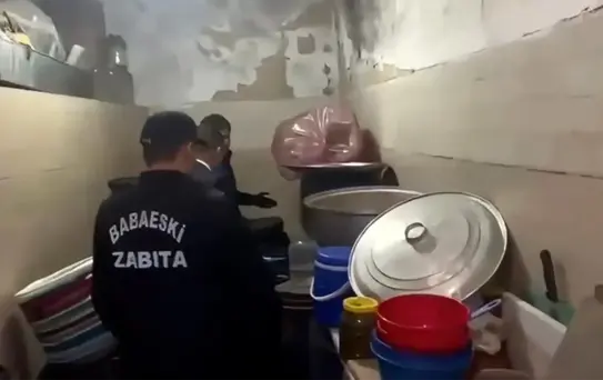 Babaeski'de ruhsatsız turşu imalathanesine baskın: 2,5 ton ürün imha edildi