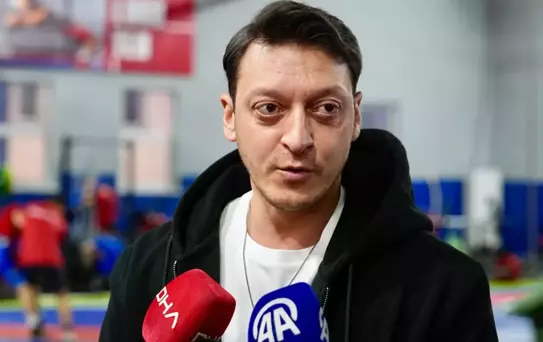 Mesut Özil'den şampiyonluk tahmini: Galatasaray Avrupa'da yorulacağı için Fenerbahçe şampiyon