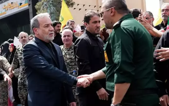 İran Dışişleri Bakanı'ndan net mesaj: İran'da rejim değişikliği imkansız