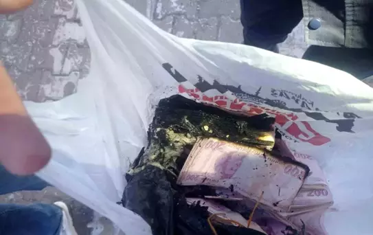 İtfaiye erleri alevlerin arasından Kur'an-ı Kerim'i kurtardı