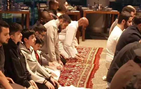 Manchester United iftar yemeği düzenledi