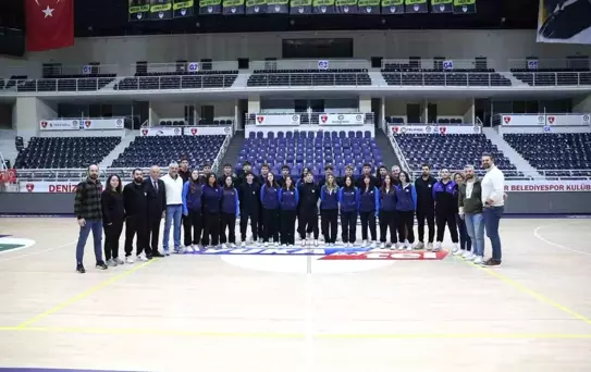 Merkezefendi Belediyesi Gençlik ve Spor Kulübü'nde şampiyona heyecanı yaşanıyor