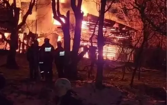 Eskipazar'da Yangın: Ahşap Ev Kullanılamaz Hale Geldi