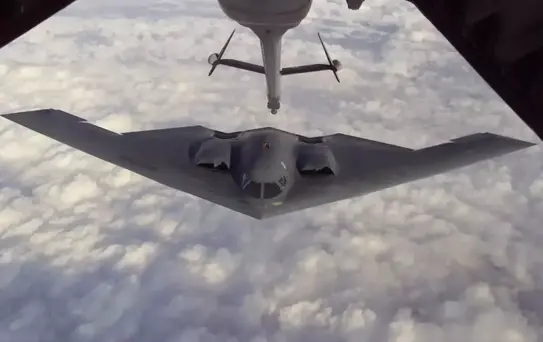 ABD 'görünmez' kozunu sahaya sürdü! B-2 hayalet bombardıman uçakları İran'ın balistik füze stoğunu vurdu