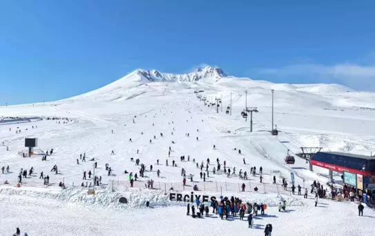 Erciyes Kayak Merkezi'nde Yoğun Hafta Sonu
