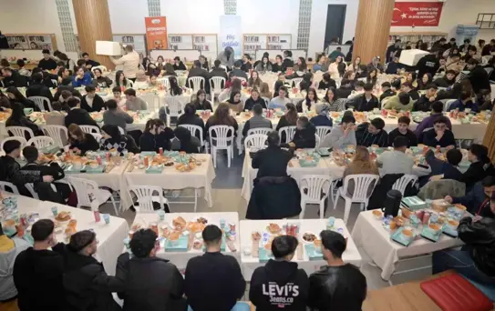 Esenyurt'ta gençlerle iftar buluşması